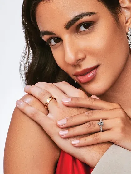 A romantic and warm shot for Aukera Jewellery's campaign. I created a soft, glowing makeup look with a neutral color palette to enhance the model's natural beauty and create a feeling of intimacy.