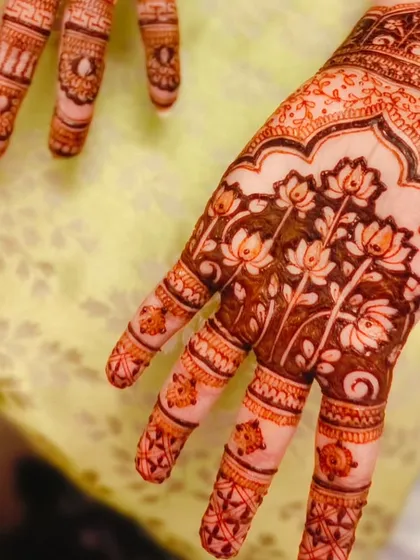 This beautiful lotus design was created for a special mother-daughter duo celebrating Diwali. The intricate details on the palm and the delicate patterns on the fingers showcase how I can create coordinating yet unique designs for group sessions.