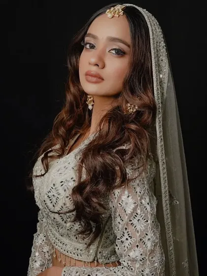 The right jewelry can elevate any outfit. I offer a range of rental jewelry to match my lehengas and gowns.
