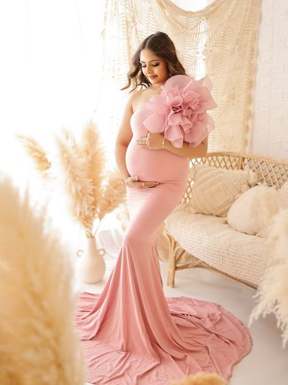 Solo Radiance: Portraits of the Mother-to-Be photo 242