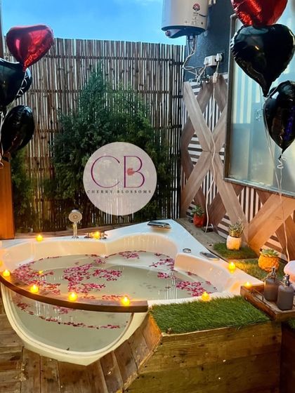 For an intimate party, we decorated this jacuzzi area to create a romantic ambiance. The setup included heart-shaped balloons, floating rose petals, and tea light candles for a perfect evening.
