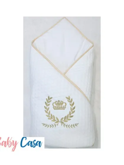 This simple yet regal wrap features a golden crown and wreath embroidery on quilted white fabric. It's a timeless, unisex design that is perfect for any newborn's first photos.