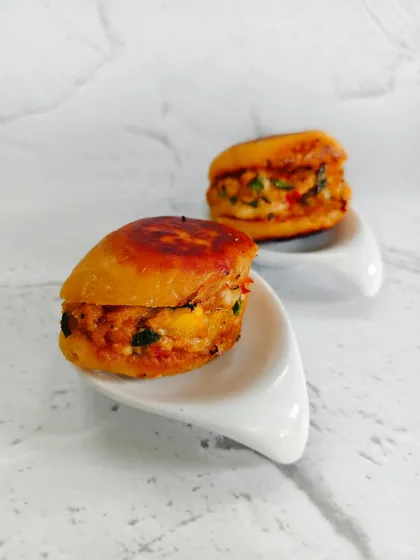 Fiery, flavorful, and utterly irresistible. This Spicy Mushroom Pav is where street-style nostalgia meets gourmet creativity, delivering a perfect punch of heat and comfort.