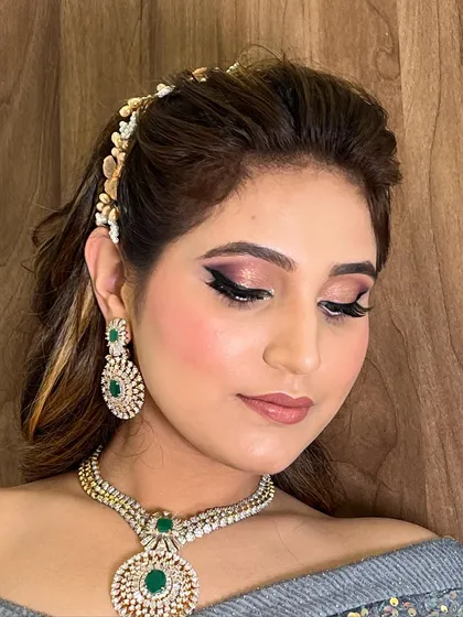 A detailed shot of the eye makeup and the soft waves framing the face. The winged liner adds definition, while the waves provide softness and volume.