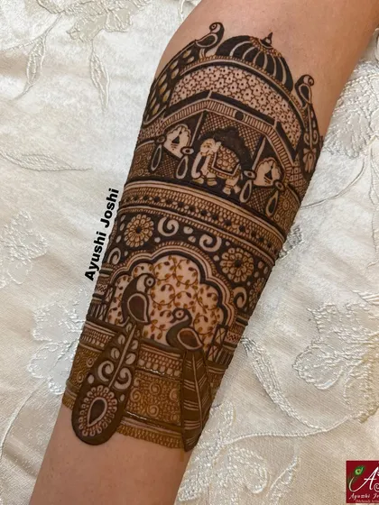 A close-up of the upper part of the arm design, focusing on the royal palace and elephant details.