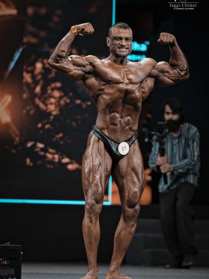 Posing: The Art of Presentation photo 21