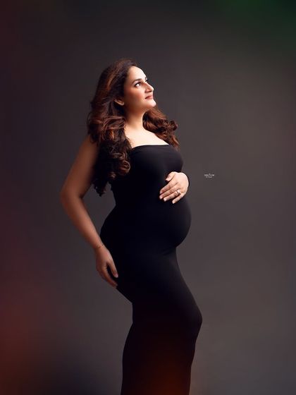 This B&W profile shot is a classic maternity portrait. My editing workflow will help you create clean, impactful monochrome images like this one.