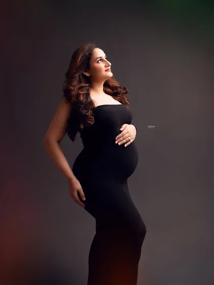 This B&W profile shot is a classic maternity portrait. My editing workflow will help you create clean, impactful monochrome images like this one.