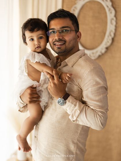 A lovely portrait of just dad and his daughter from the same session.