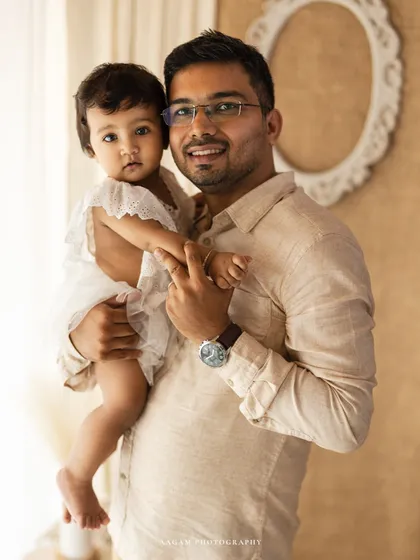 A lovely portrait of just dad and his daughter from the same session.