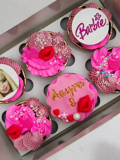 Come on Barbie, let's go party! This set features a mix of detailed frosting work, edible Barbie prints, and fun fondant shapes. It's the perfect way to bring the vibrant, pink world of Barbie to a birthday bash.