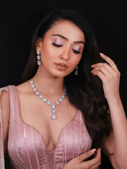 The gentle pose and soft lighting complement the elegant makeup. You will learn about the importance of presentation in your portfolio.