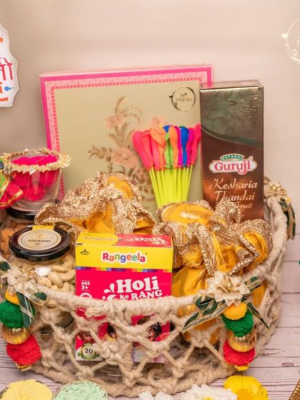 This jute basket hamper is another wonderful option for Holi gifting. It's packed with thandai, organic colours, water balloons, and other fun items.