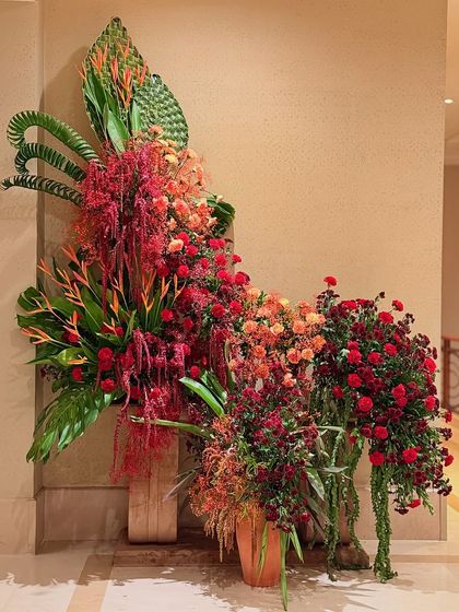 The full view of this stunning red and orange masterpiece, a perfect example of how flowers can be used to create powerful, sculptural art.