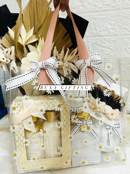 The final look of the all-white hamper, a sophisticated gift that combines self-care, fragrance, and beautiful keepsakes.