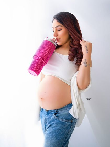 A fun and casual shot of a glowing mamma taking a quick break. It shows that our sessions are relaxed and all about making you feel comfortable.