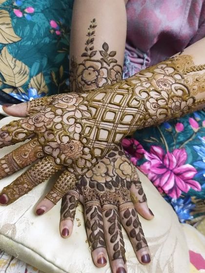 Humera and Shahista Roshan - Bridal Mehendi Modern & Arabic Fusion photo 9