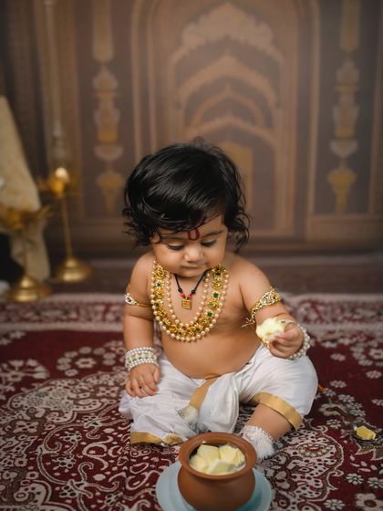 A close-up of the little "Maakhanchor" (butter thief) enjoying his treat. The details, from the jewelry to the expression, are perfect.