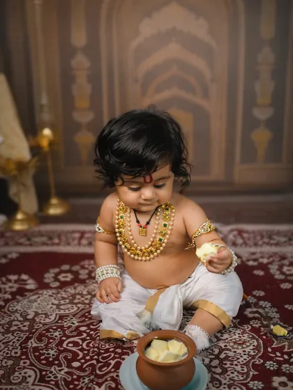 A close-up of the little "Maakhanchor" (butter thief) enjoying his treat. The details, from the jewelry to the expression, are perfect.