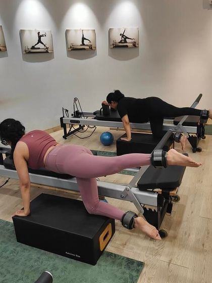 This is the essence of our philosophy: sore today, strong tomorrow. This moment of effort, focusing on glute and core activation on the reformer box, is where real change begins.