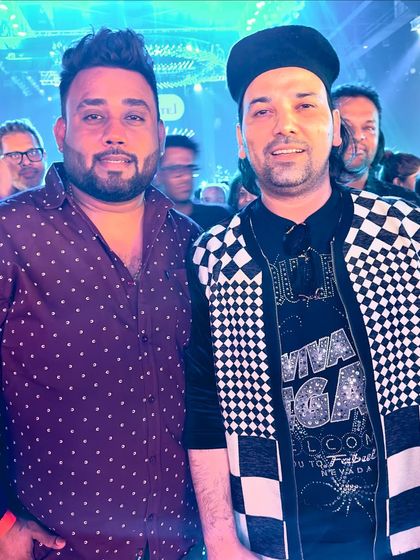 With another famous Bollywood singer, Shadab Faridi.