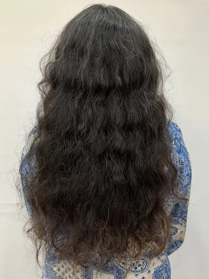 This 'Warm Caramel' look is a perfect example of a beautiful grey coverage transformation. I blended the greys seamlessly into a warm, multi-tonal brunette that looks completely natural.