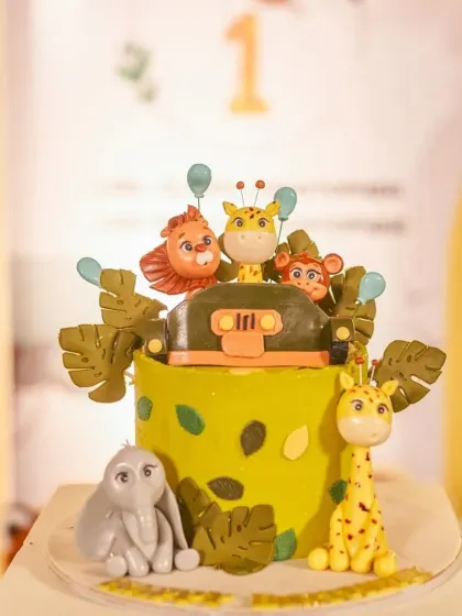 No party is complete without a themed cake! This jungle safari cake is adorned with adorable fondant animals like a lion, giraffe, and elephant, ready for their jeep adventure.