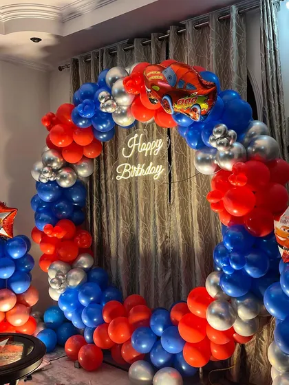 A close-up of the red, blue, and silver balloons in the racing car themed ring decoration.