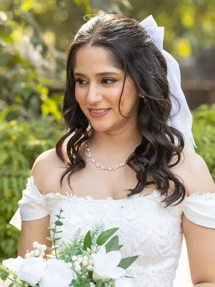 This is the essence of a classic Christian wedding look. I created a soft, natural glam that enhances her features without overpowering them, paired with gentle waves and a simple veil for a timeless and elegant bridal portrait.