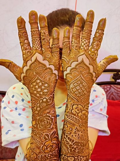 Saniya's beautiful bridal mehndi, showcasing the intricate patterns on her hands from different angles.