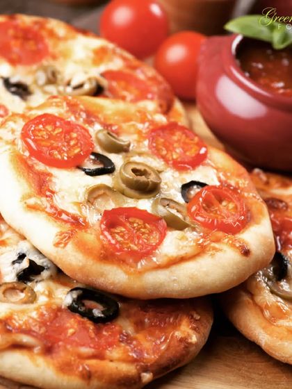 Mini pizzas are a guaranteed hit, especially at events with a mix of age groups. Topped with tomatoes, olives, and cheese, these bite sized treats bring a touch of Italian comfort food to the wedding menu.