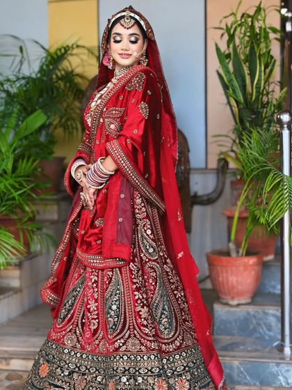 The complete bridal look. I ensure every bride feels like the most beautiful version of herself on her wedding day.