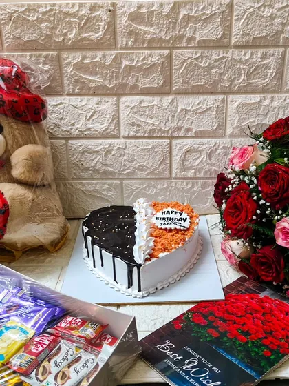 This is what I call a complete birthday surprise package! 🤌🏻 It features a heart-shaped, half-and-half cake, a fresh flower bouquet, a big box of assorted chocolates, and a cuddly teddy bear. I can help you put together a similar personalized hamper for your loved one.