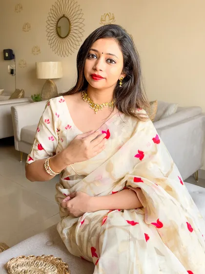 Another portrait, feeling the festive spirit of Subho Bijoya. This look is a modern tribute to Bengali heritage.