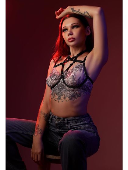 Bold & Editorial Studio Portraits photo 36