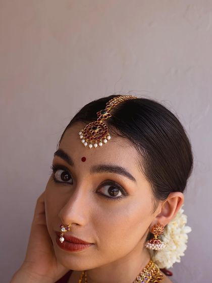 A duplicate of a jewelry shoot image.