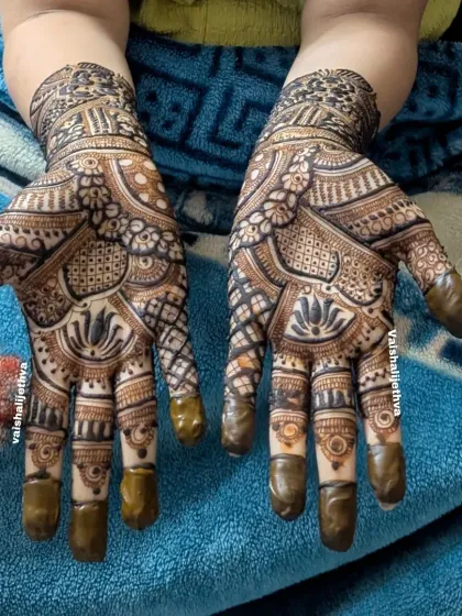 Another example of a stunning design without figures. The combination of different textures and patterns creates a visually rich and appealing look.