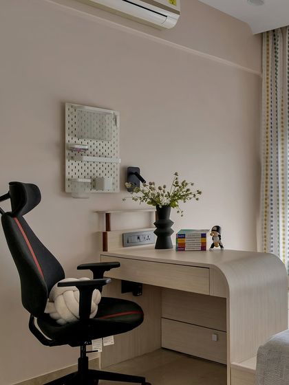 Productive Corners: Home Offices & Studies photo 9