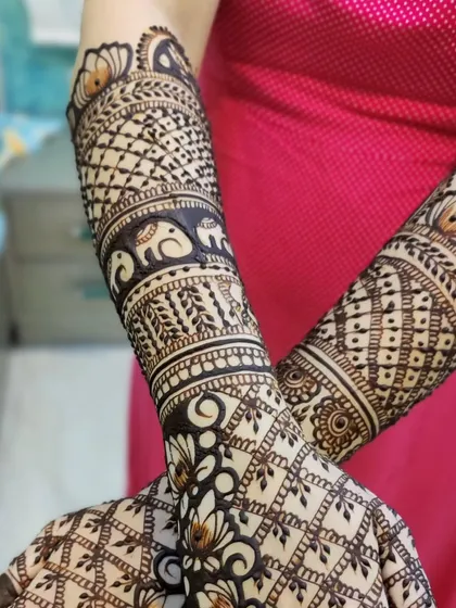 A closer look at the elephant band and jaal pattern from this baby shower design. Every detail is drawn with love and care.