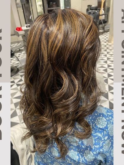 A close-up of the beautiful, wavy highlights, showing the detail and precision of our color application.