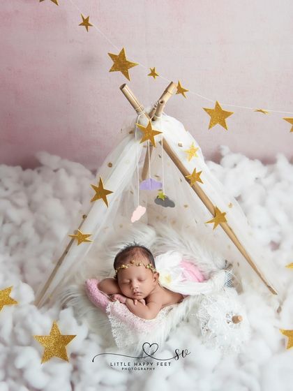 Twinkle, twinkle, little star. This dreamy teepee setup, surrounded by fluffy clouds and golden stars, is one of my most popular fantasy themes for a reason. It's simply magical.