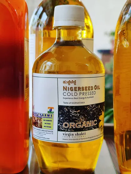 My cold-pressed Nigerseed oil is made to preserve all its natural nutrients. This organic oil is a taste of Karnataka, perfect for healthy cooking and bringing a traditional flavor to your meals.