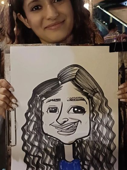 This guest's curly hair was the star of her portrait.