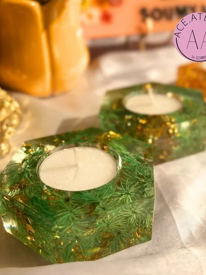 This hexagonal green t-light holder is made with real preserved foliage. It's a perfect example of how I combine natural elements with resin to create unique decor pieces.