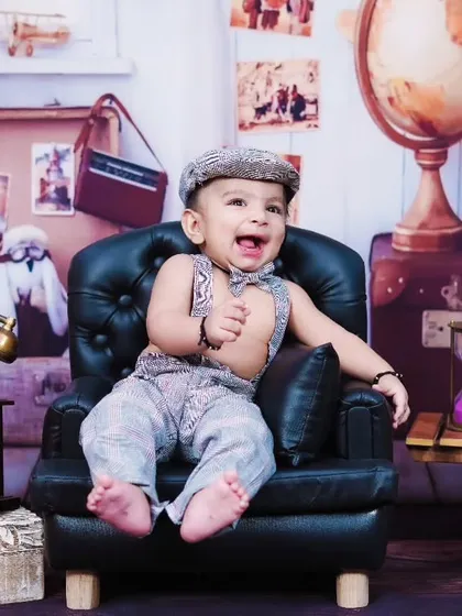 A big, happy laugh from our little vintage traveler.