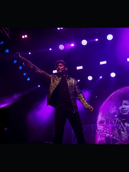 A wide shot of Shaan on stage at IIT Dhanbad, showcasing the impressive lighting rig and stage setup we provide for college pro-nites.