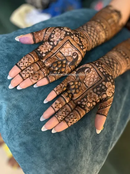 The symmetry and detail in this full bridal mehandi are a result of pure mehnat. The floral patterns around the central peacock motif add a soft, beautiful touch.