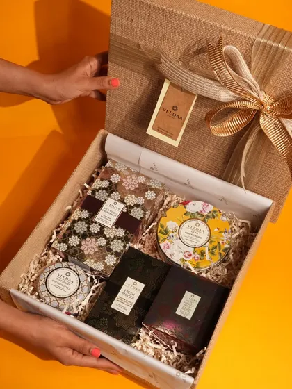 The perfect gift is an experience. Here is a look inside one of our custom-curated hampers, featuring a selection of our signature scented candles and diffusers, all nestled in a beautifully designed gift box finished with a hand-tied ribbon.