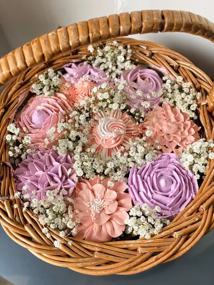 How beautiful is this cupcake basket? These aren't just cupcakes, they're a bouquet of flowers you can eat! Each one is hand-piped to look like a real flower, making it a perfect gift.