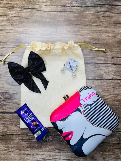 A pop-art themed clutch combo for a sister with a bold sense of style.